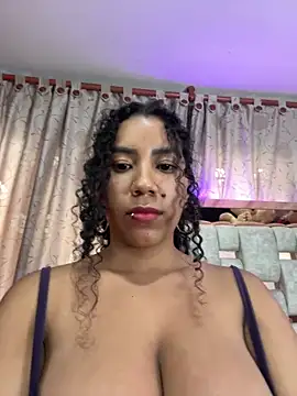 Snapshot of serena_willow chatting on 03.08.25 serena willow online show from 03.08.25