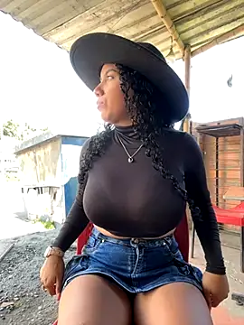 Snapshot of serena_willow chatting on 11.21.25 serena willow online show from 11.21.25