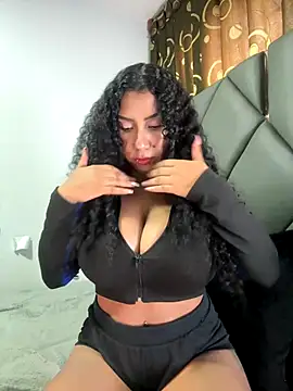 Snapshot of serena_willow chatting on 11.22.25 serena willow online show from 11.22.25