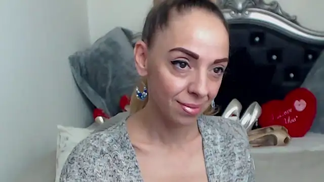 Snapshot of AylyneRichards chatting on 09.16.25 AylyneRichards online show from 09.16.25