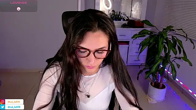 Snapshot of ImLui_lu chatting on 01.26.25 ImLui lu online show from 01.26.25