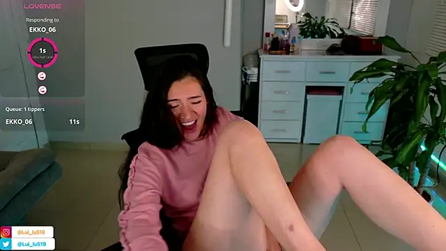 Snapshot of ImLui_lu chatting on 01.28.25 ImLui lu online show from 01.28.25