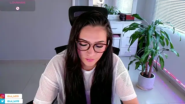 Snapshot of ImLui_lu chatting on 01.31.25 ImLui lu online show from 01.31.25