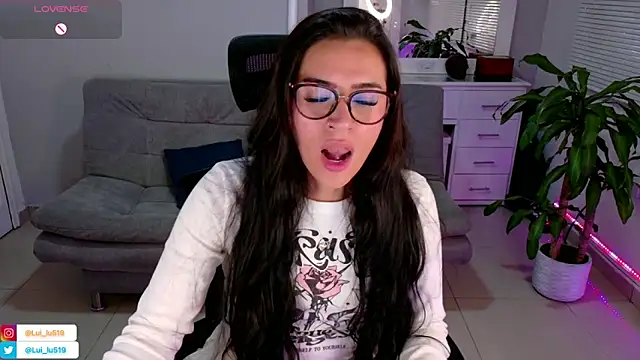 Snapshot of ImLui_lu chatting on 02.05.25 ImLui lu online show from 02.05.25