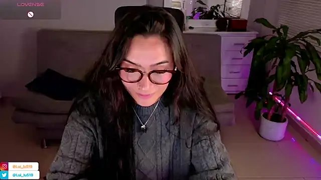 Snapshot of ImLui_lu chatting on 02.13.25 ImLui lu online show from 02.13.25