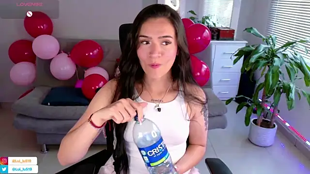 Snapshot of ImLui_lu chatting on 02.16.25 ImLui lu online show from 02.16.25