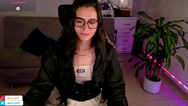 Snapshot of ImLui_lu chatting on 02.24.25 ImLui lu online show from 02.24.25