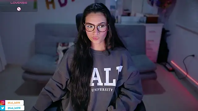 Snapshot of ImLui_lu chatting on 03.21.25 ImLui lu online show from 03.21.25