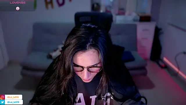 Snapshot of ImLui_lu chatting on 03.22.25 ImLui lu online show from 03.22.25