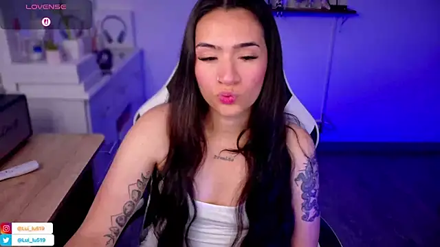 Snapshot of ImLui_lu chatting on 10.25.25 ImLui lu online show from 10.25.25