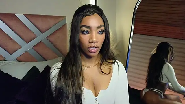 Snapshot of emely_brandon chatting on 02.08.25 emely brandon online show from 02.08.25