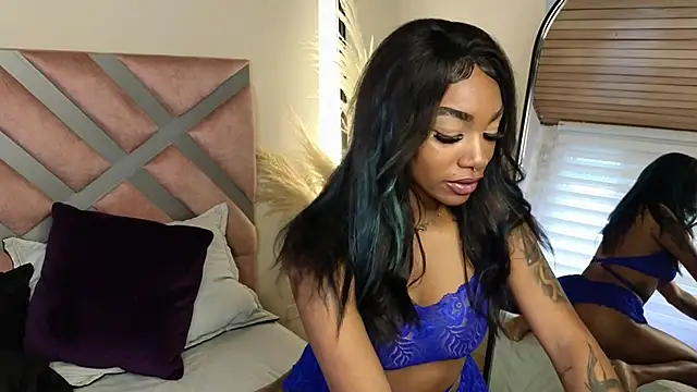 Snapshot of emely_brandon chatting on 03.05.25 emely brandon online show from 03.05.25