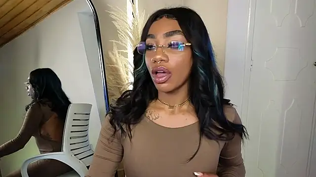 Snapshot of emely_brandon chatting on 03.12.25 emely brandon online show from 03.12.25