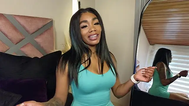 Snapshot of emely_brandon chatting on 03.17.25 emely brandon online show from 03.17.25