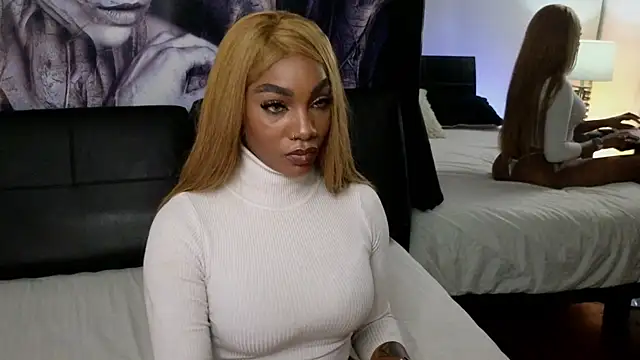 Snapshot of emely_brandon chatting on 11.18.25 emely brandon online show from 11.18.25