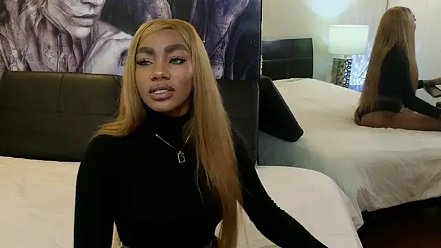 Snapshot of emely_brandon chatting on 12.22.25 emely brandon online show from 12.22.25