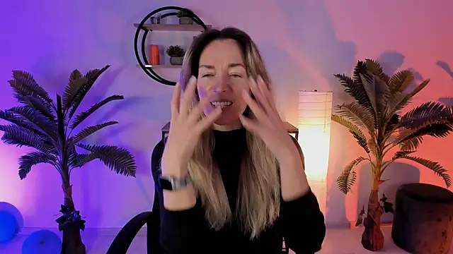 RebeccaMartinez online show from 01.12.25