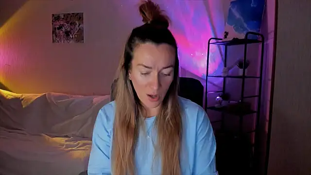 Snapshot of RebeccaMartinez chatting on 12.05.25 RebeccaMartinez online show from 12.05.25