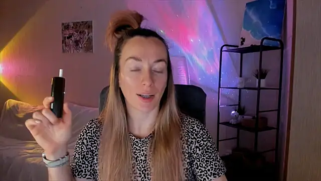 Snapshot of RebeccaMartinez chatting on 12.15.25 RebeccaMartinez online show from 12.15.25