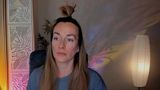 Snapshot of RebeccaMartinez chatting on 02.04.26 RebeccaMartinez online show from 02.04.26