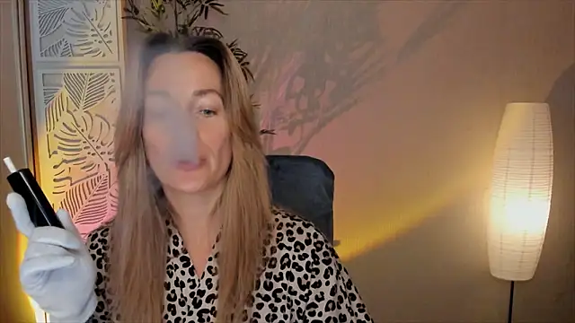 Snapshot of RebeccaMartinez chatting on 02.09.26 RebeccaMartinez online show from 02.09.26