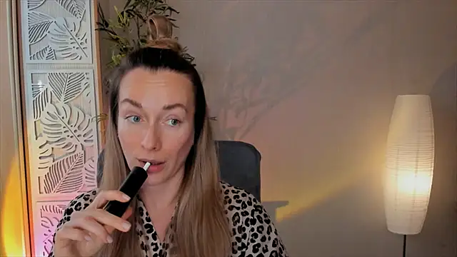 Snapshot of RebeccaMartinez chatting on 02.10.26 RebeccaMartinez online show from 02.10.26