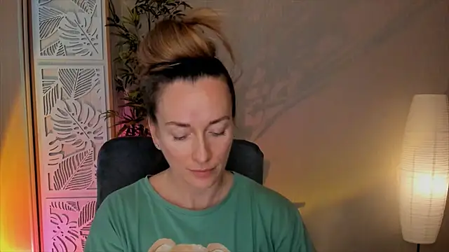 Snapshot of RebeccaMartinez chatting on 02.15.26 RebeccaMartinez online show from 02.15.26