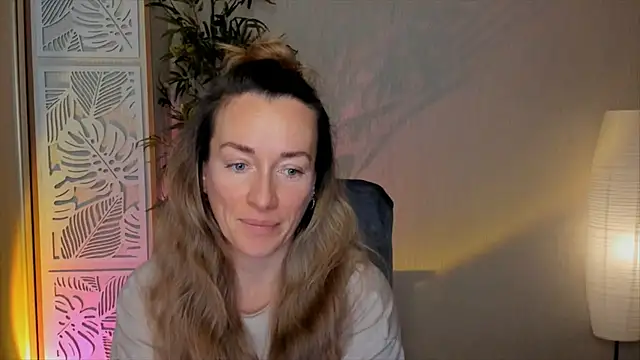 Snapshot of RebeccaMartinez chatting on 02.22.26 RebeccaMartinez online show from 02.22.26