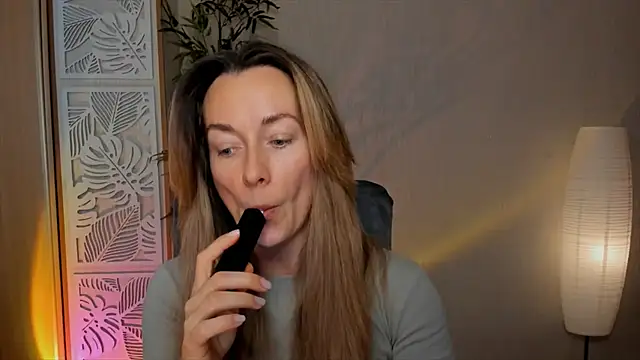 Snapshot of RebeccaMartinez chatting on 02.26.26 RebeccaMartinez online show from 02.26.26