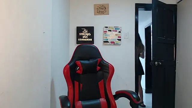 Liamiler01  online show from 10.20.25