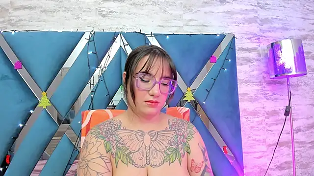 Snapshot of DEVA_BLUE_ chatting on 12.11.24 DEVA BLUE online show from 12.11.24