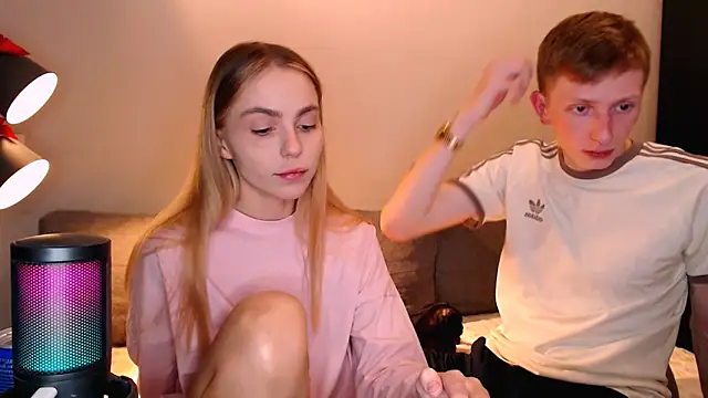 juliaanddima online show from 11.14.25