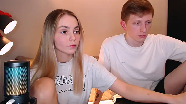 juliaanddima online show from 12.16.25