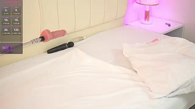 caroline adams  online show from 02.08.25