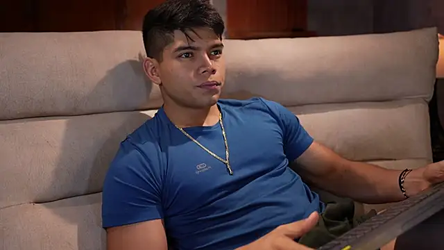 Snapshot of David_capizzi_ chatting on 11.06.25 David capizzi online show from 11.06.25