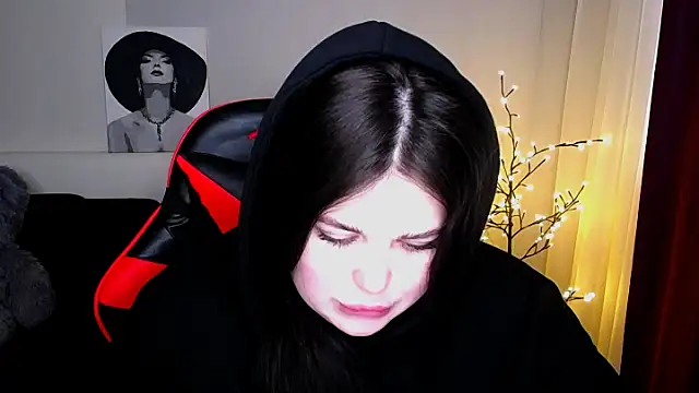 Emily Mo online show from 02.20.25