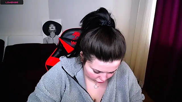 Emily Mo online show from 03.05.25