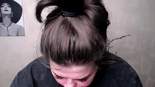 Emily Mo online show from 09.18.25