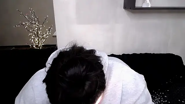 Emily Mo online show from 11.04.25