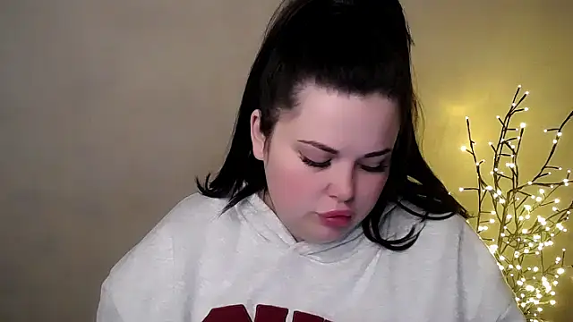 Emily Mo online show from 11.27.25