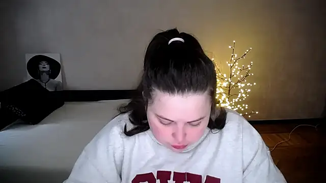 Emily Mo online show from 04.18.26