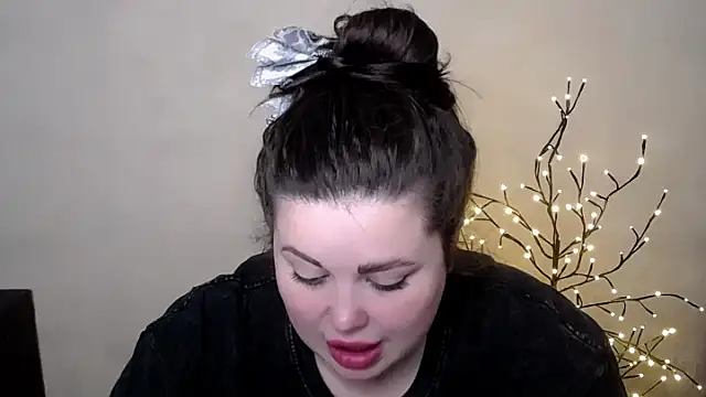 Emily Mo online show from 05.19.26