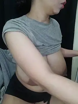 DianiQueenn online show from 06.20.26