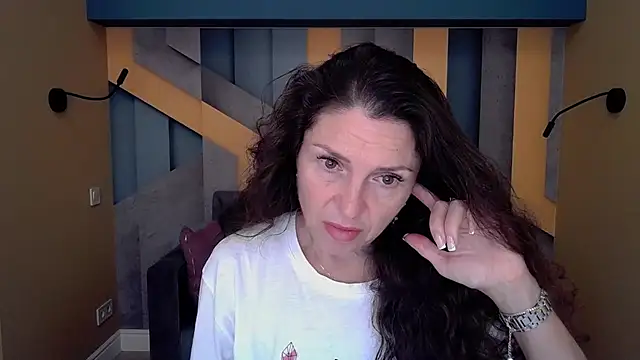 EllaLong online show from 10.04.25