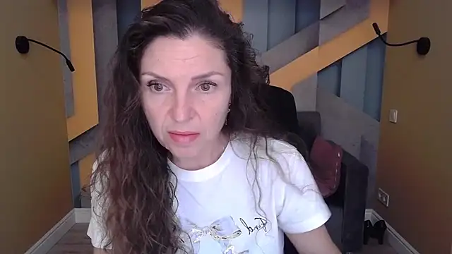 EllaLong online show from 10.11.25