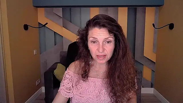 Snapshot of EllaLong chatting on 06.26.26 EllaLong online show from 06.26.26