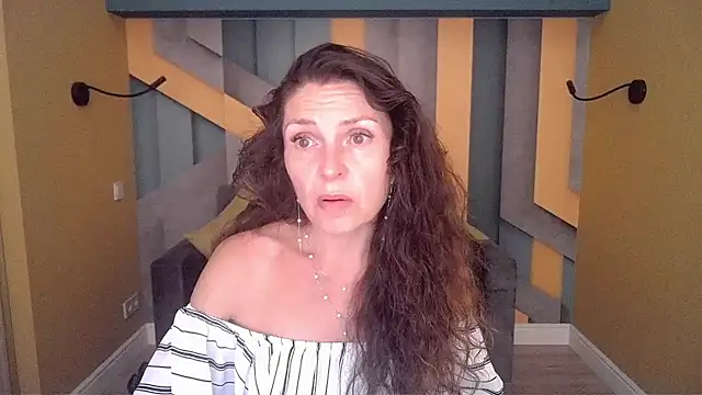 Snapshot of EllaLong chatting on 07.07.26 EllaLong online show from 07.07.26