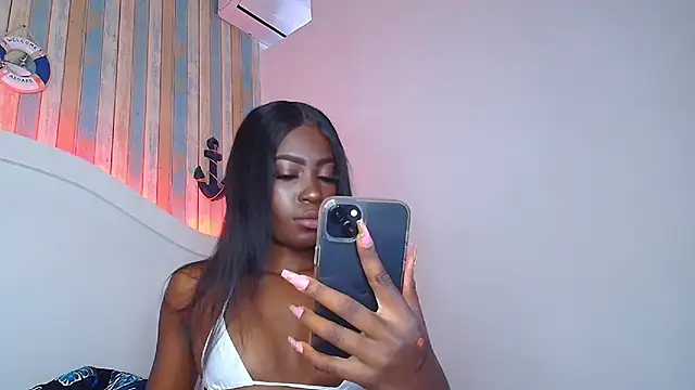 Snapshot of NaiaGils chatting on 03.14.25 NaiaGils online show from 03.14.25