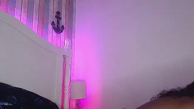 Snapshot of NaiaGils chatting on 09.17.25 NaiaGils online show from 09.17.25