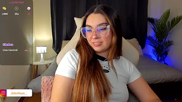 dakottaa  online show from 10.23.25